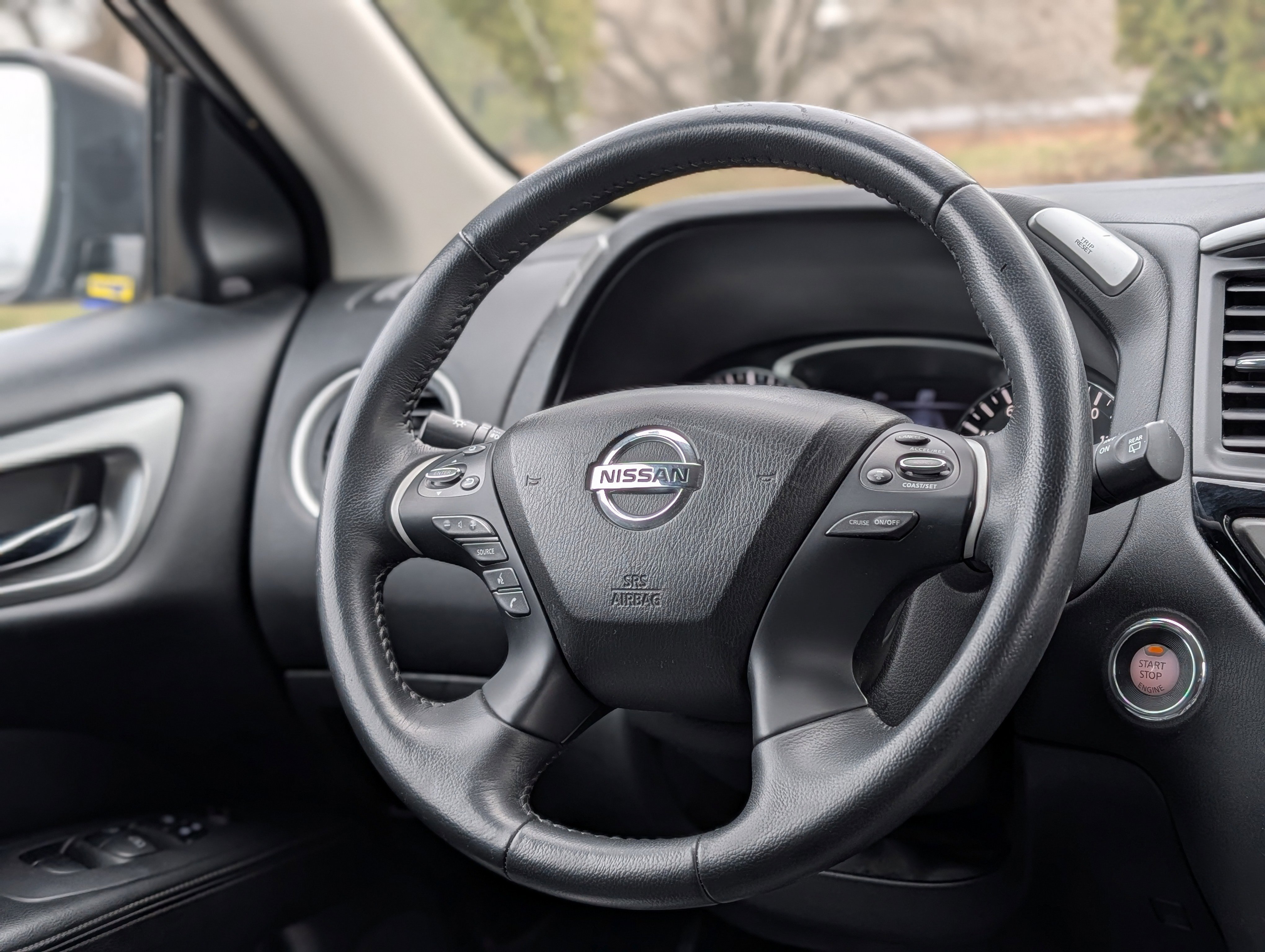 Used 2019 Nissan Pathfinder SV image 14