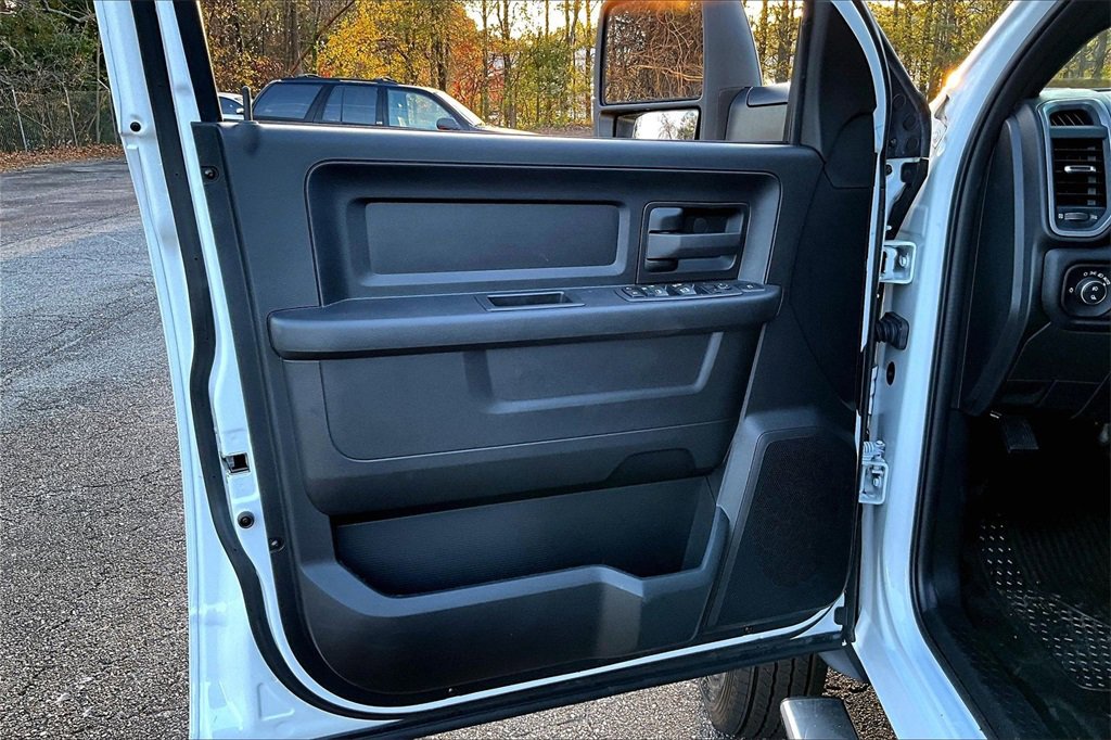 Used 2024 RAM 5500 Tradesman w/ Chrome Appearance Group image 17