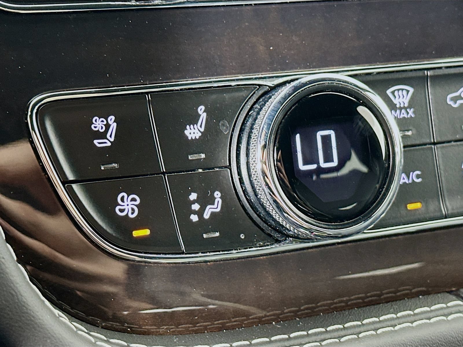 Used 2022 Bentley Bentayga AWD/4WD image 29