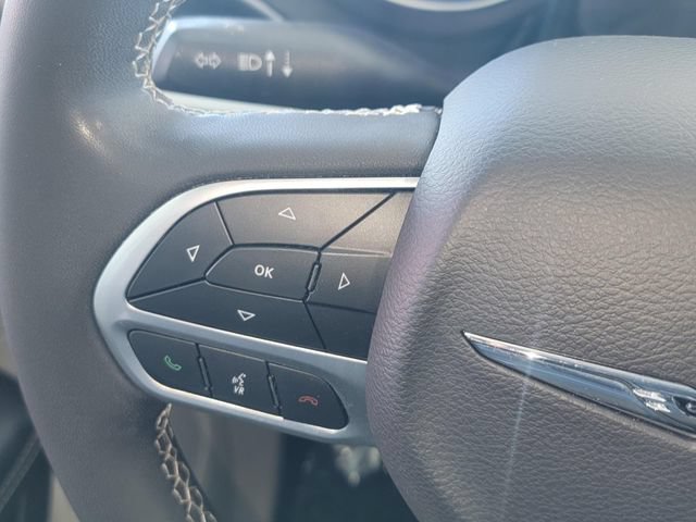 Certified 2024 Chrysler Pacifica Touring-L FWD image 16