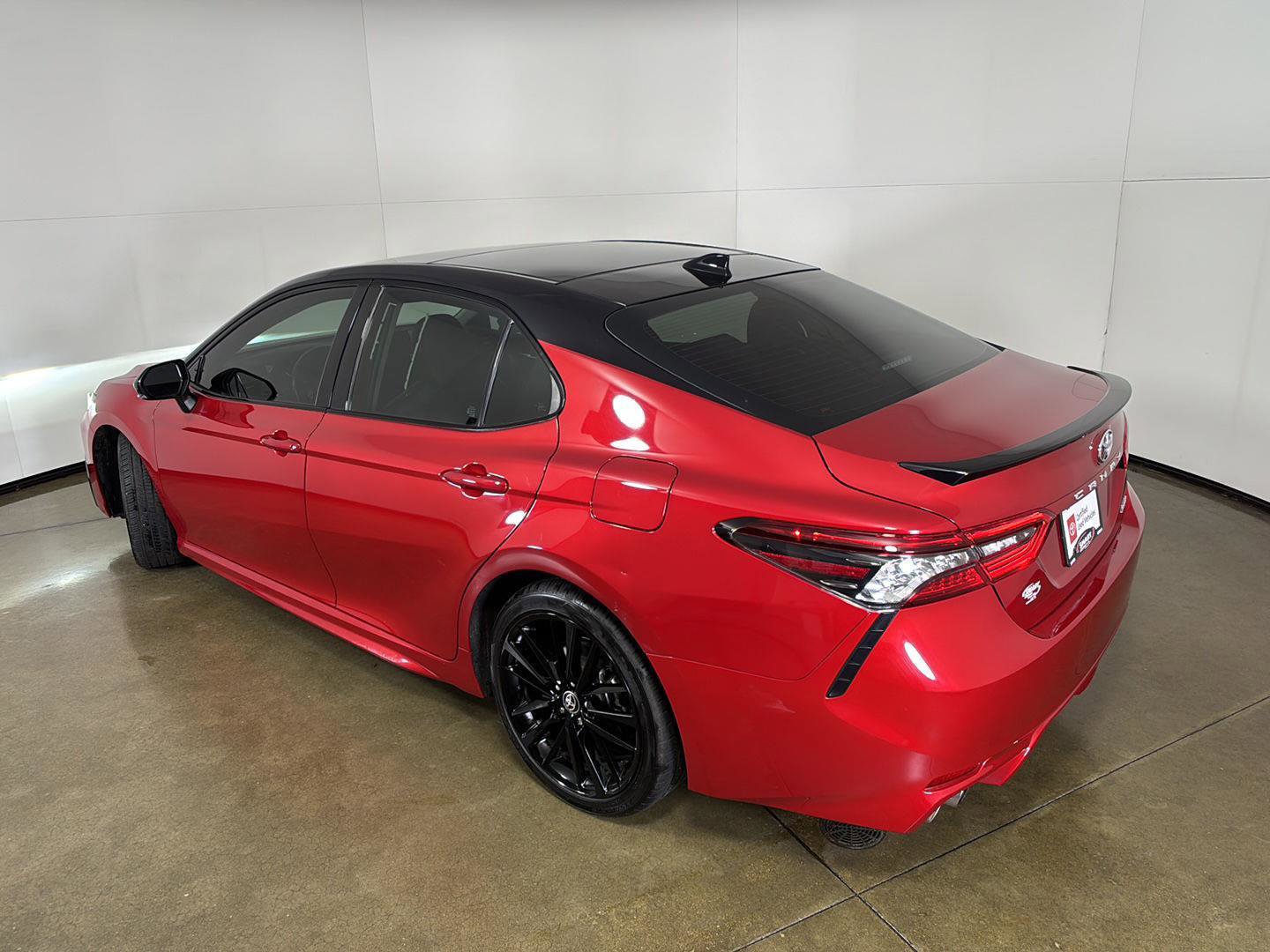 Used 2022 Toyota Camry XSE FWD image 6