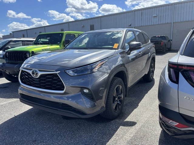 Used 2023 Toyota Highlander LE image 6