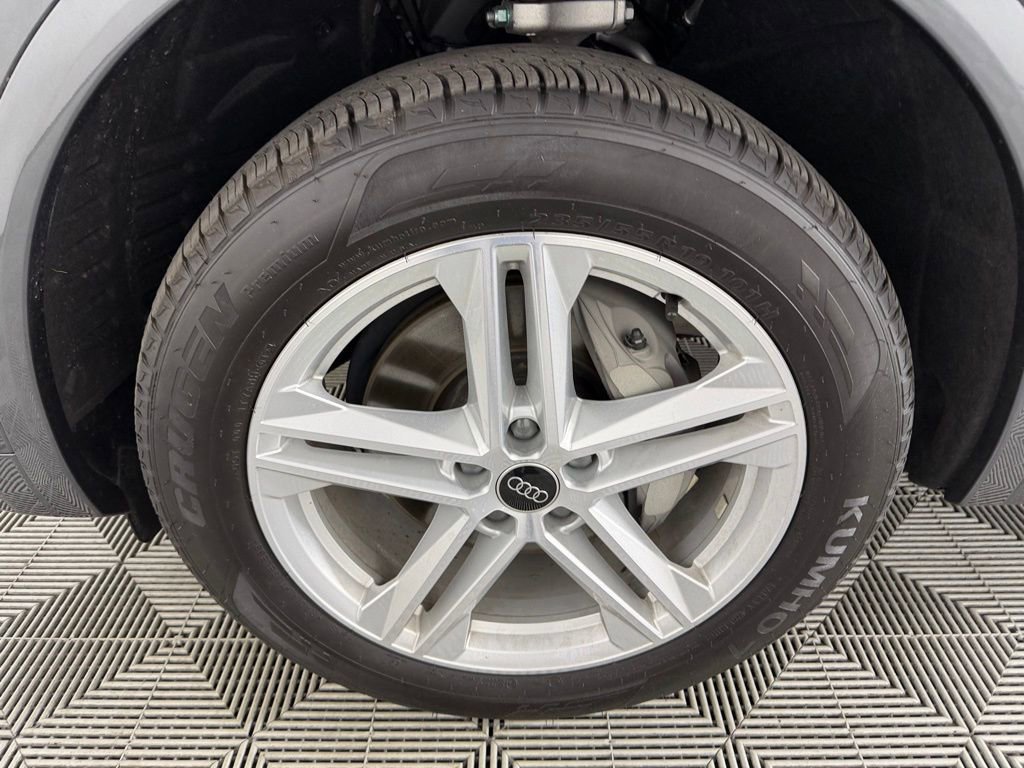 Used 2024 Audi Q5 e Premium Plus w/ Premium Plus Package image 12
