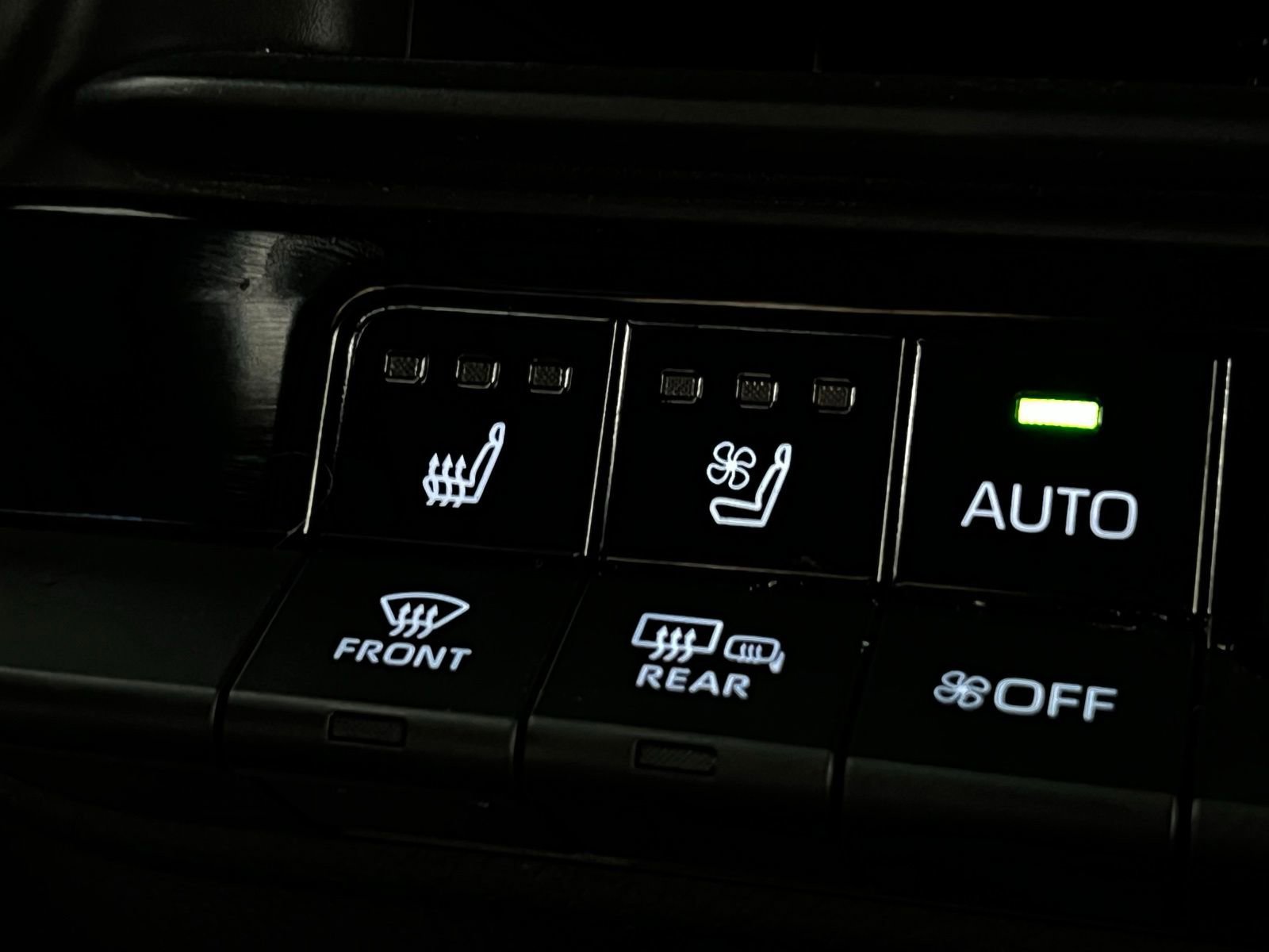 Certified 2025 Toyota Crown XLE image 20