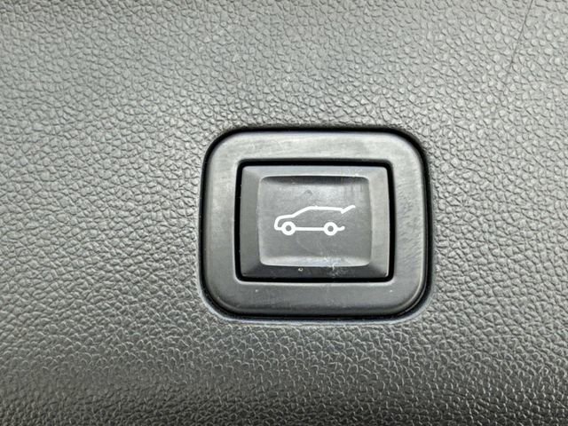 Used 2022 Cadillac Escalade Luxury RWD image 13