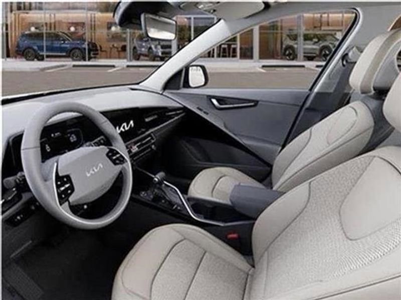New 2025 Kia Niro EX image 71