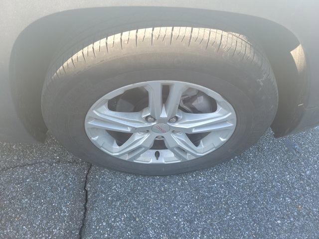 Used 2024 GMC Terrain SLE image 9