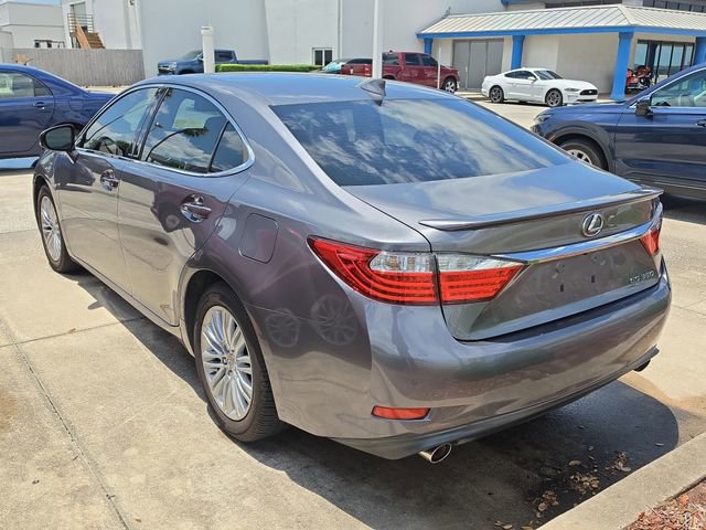 Used 2015 Lexus ES 350 w/ Luxury Package FWD image 3