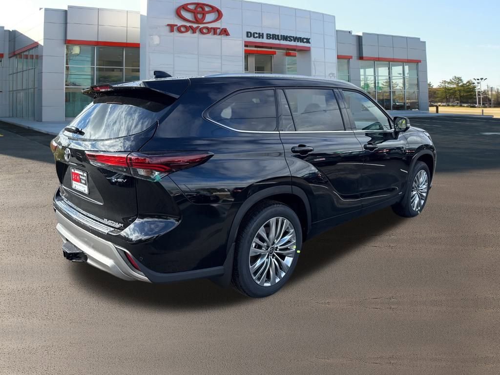 New 2025 Toyota Highlander Platinum image 4