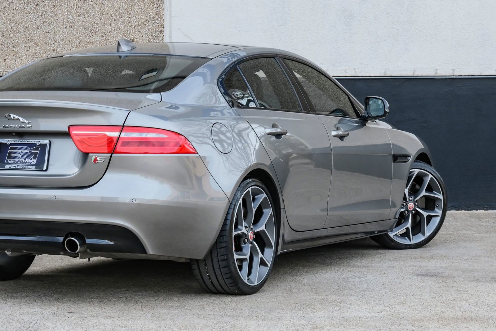 Used 2019 Jaguar XE S image 11