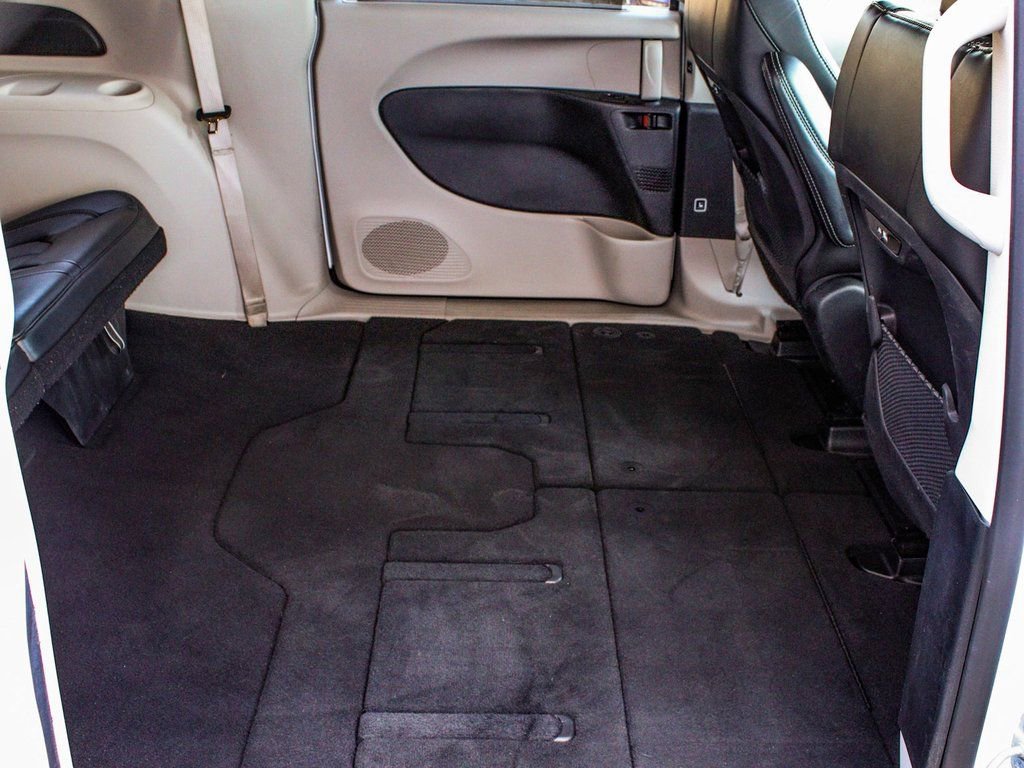 Used 2024 Chrysler Pacifica Touring-L image 38