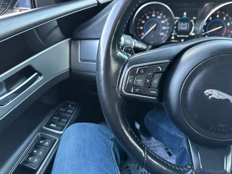 Used 2017 Jaguar XF Prestige AWD/4WD image 13