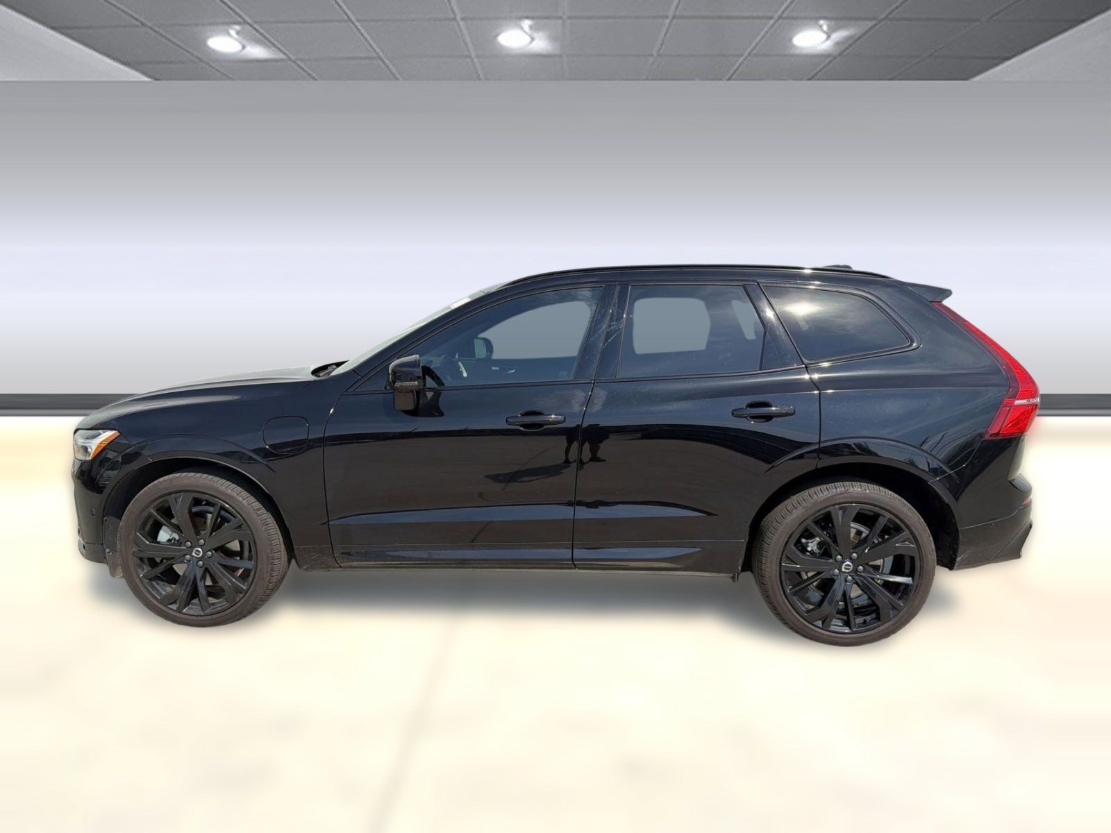 Certified 2024 Volvo XC60 T8 Ultimate w/ Protection Package Premier image 2