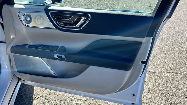 Used 2017 Lincoln Continental Reserve w/ Luxury Package FWD image 10
