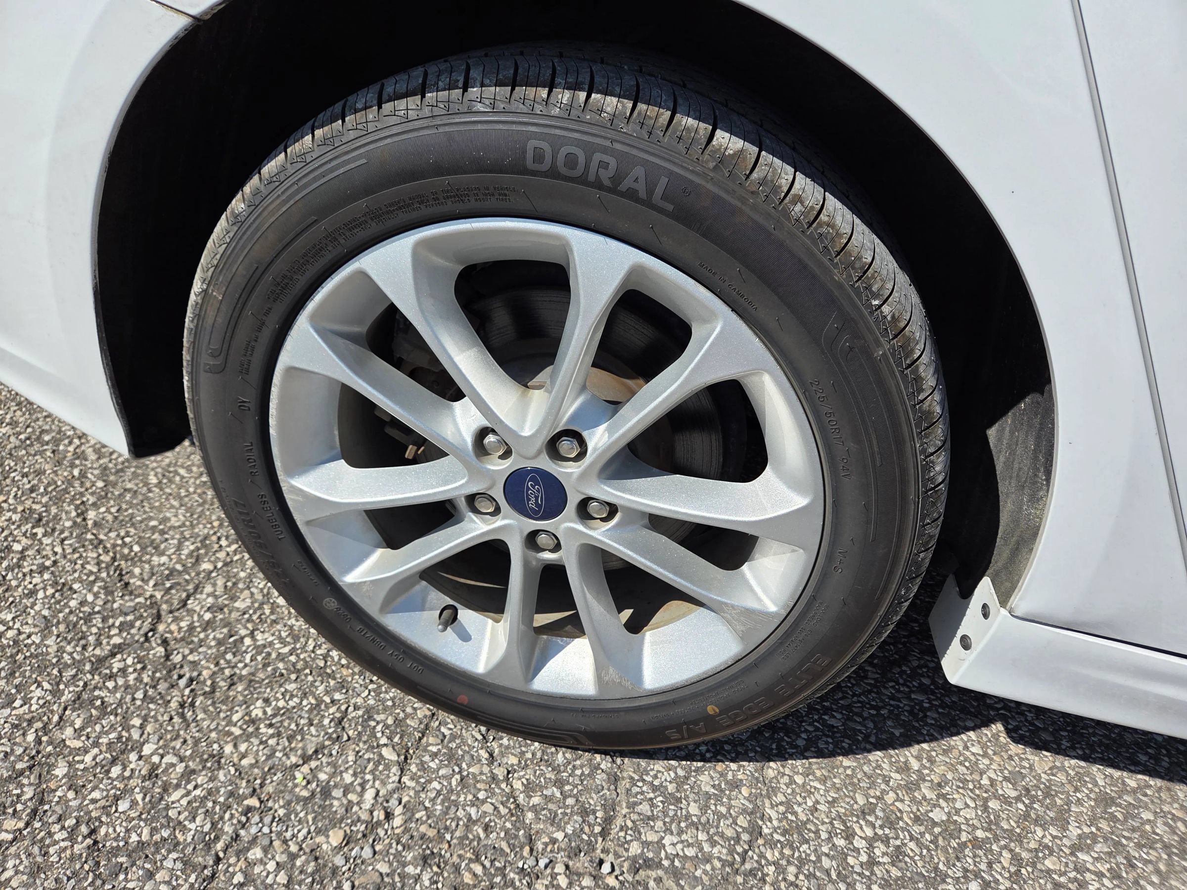 Used 2019 Ford Fusion SE FWD image 15