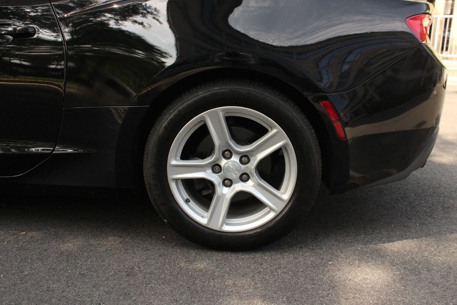Used 2017 Chevrolet Camaro LT RWD image 10