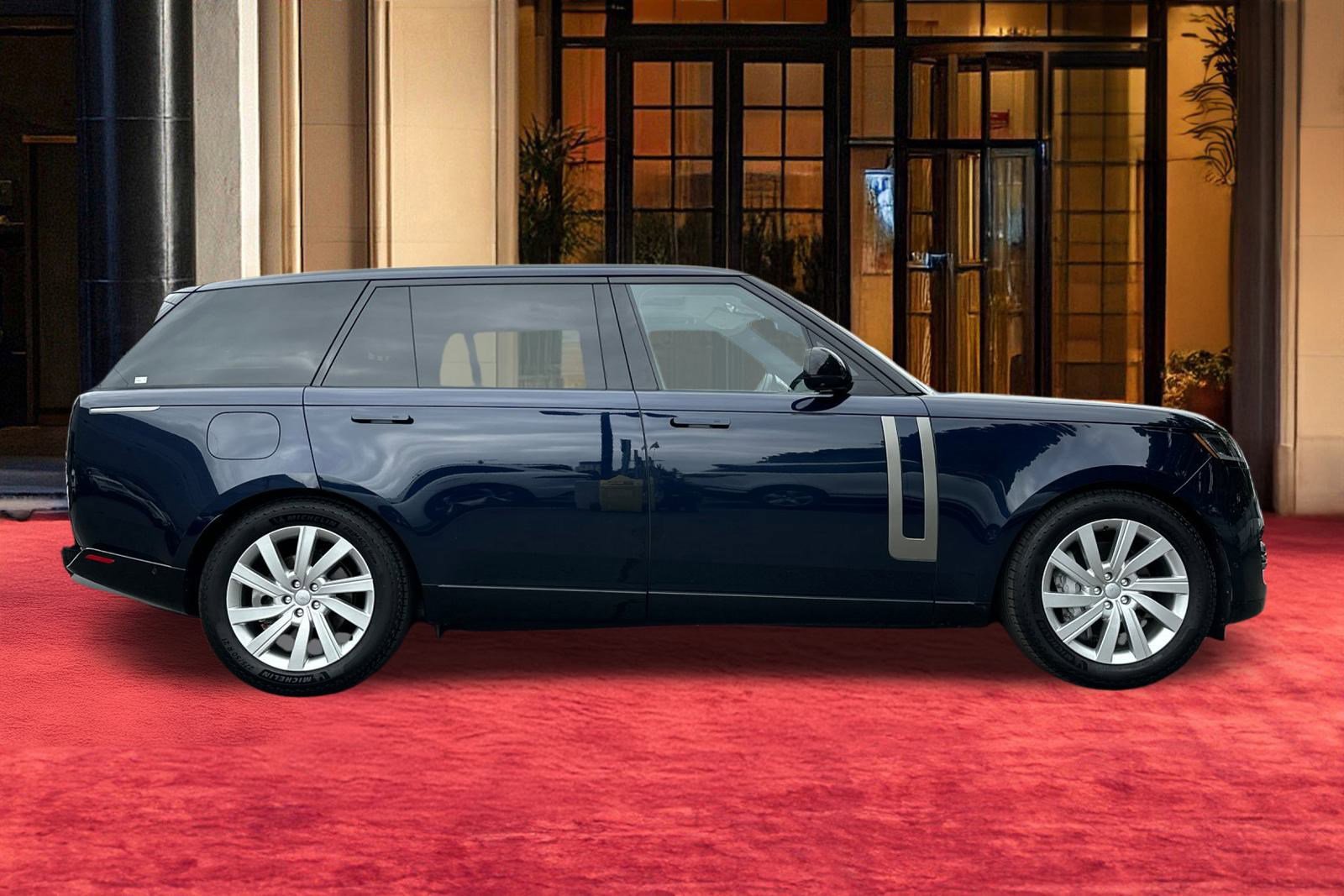 Used 2023 Land Rover Range Rover Long Wheelbase SE image 9