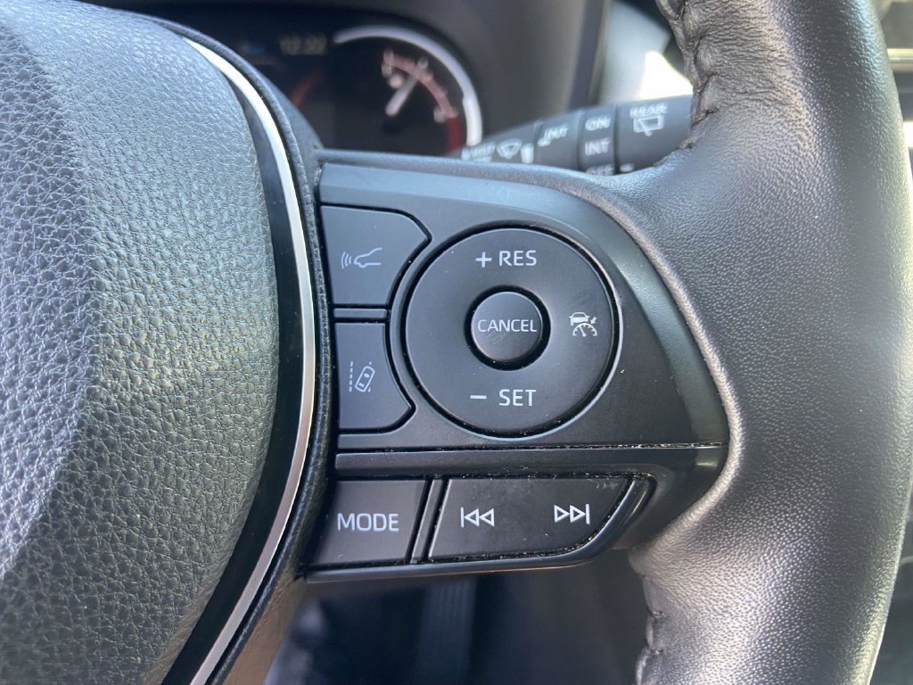 Used 2025 Toyota RAV4 XLE Premium FWD image 32