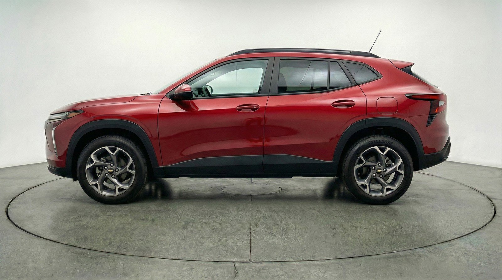 Used 2025 Chevrolet Trax LT w/ LT Convenience Package FWD image 5