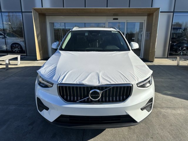 New 2025 Volvo XC40 B5 Core w/ Protection Package Premier image 3