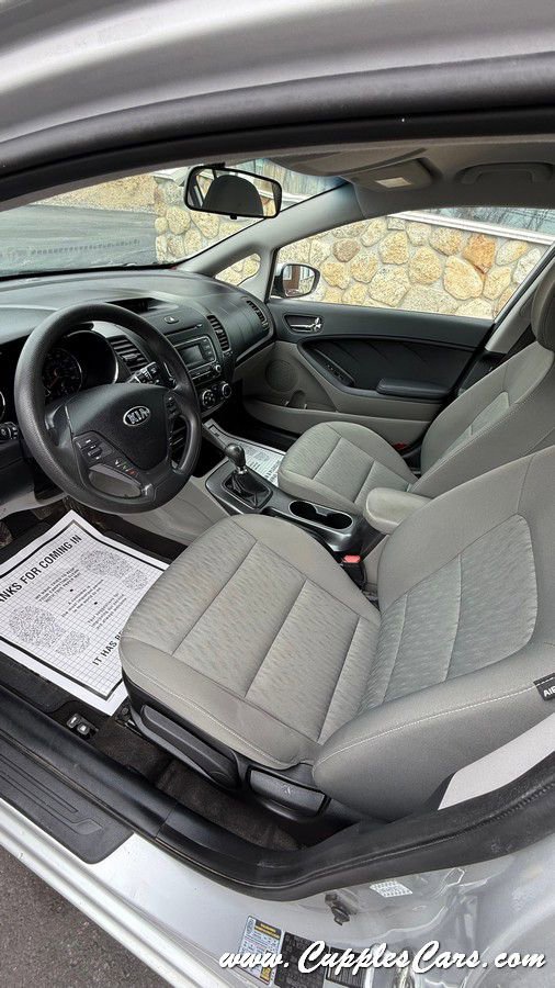 Used 2015 Kia Forte LX image 28