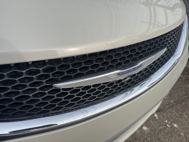 Used 2019 Chrysler Pacifica Limited w/ Tire & Wheel Group image 3