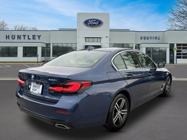 Used 2023 BMW 530i xDrive w/ Convenience Package AWD/4WD image 4