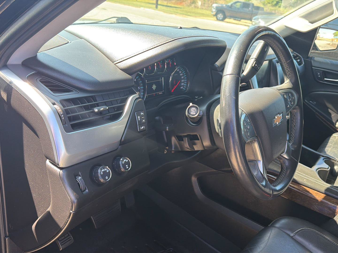 Used 2019 Chevrolet Suburban LT AWD/4WD image 15
