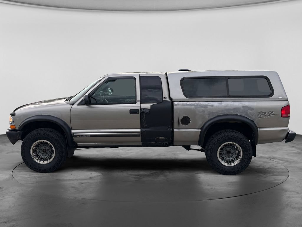 Used 2000 Chevrolet S10 Pickup 4x4 Extended Cab w/ Preferred Equipment Group image 6