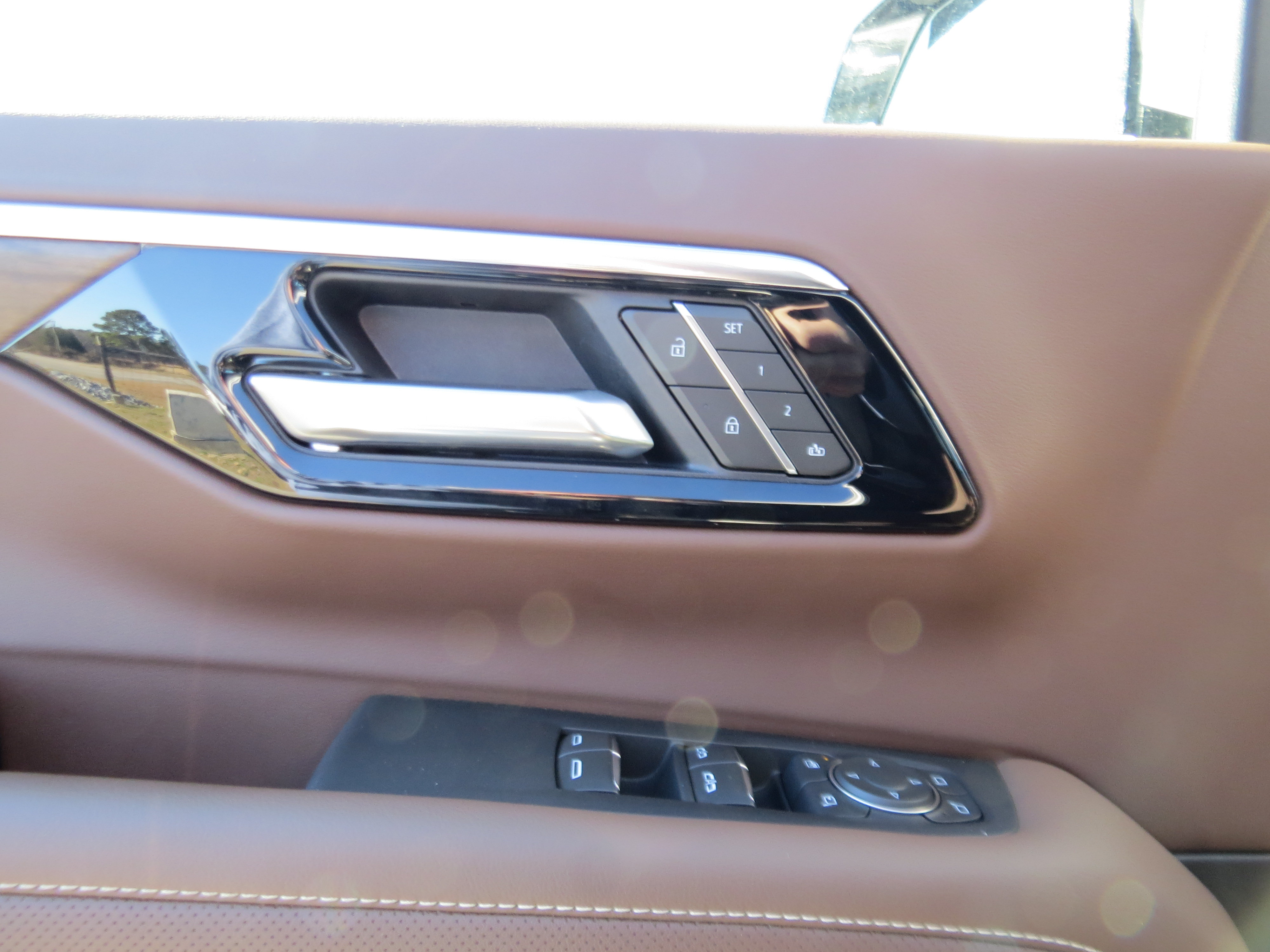 Used 2025 Chevrolet Suburban High Country AWD/4WD image 20