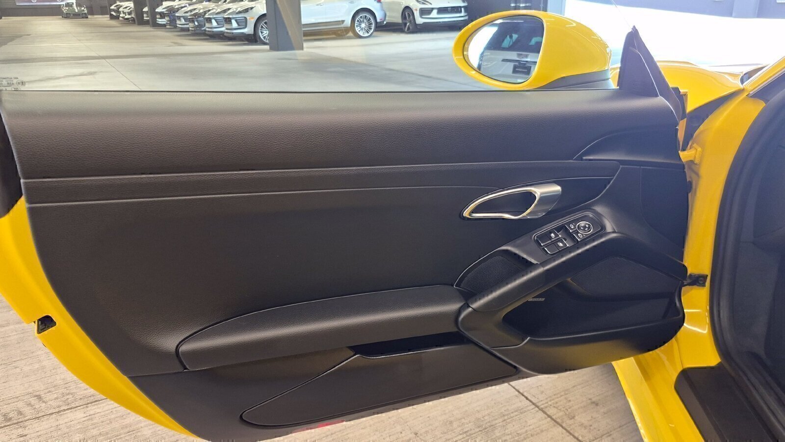 Certified 2019 Porsche 718 Cayman RWD image 12