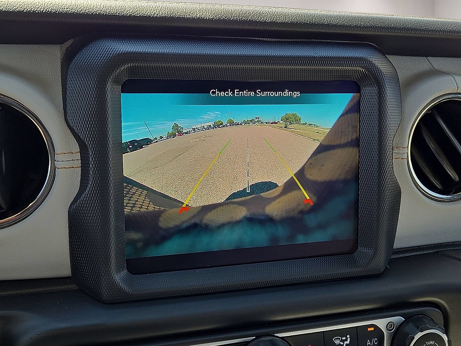 Used 2023 Jeep Wrangler Unlimited Sahara AWD/4WD image 26