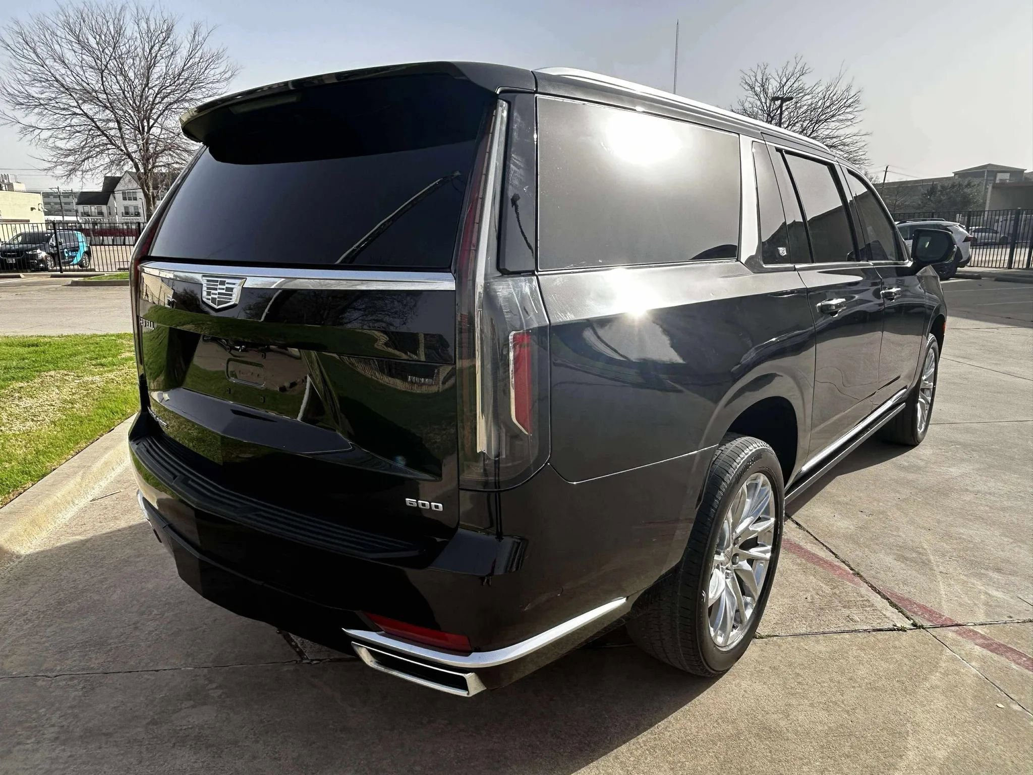 Used 2023 Cadillac Escalade ESV Premium Luxury w/ LPO, Radiant Package AWD/4WD image 4