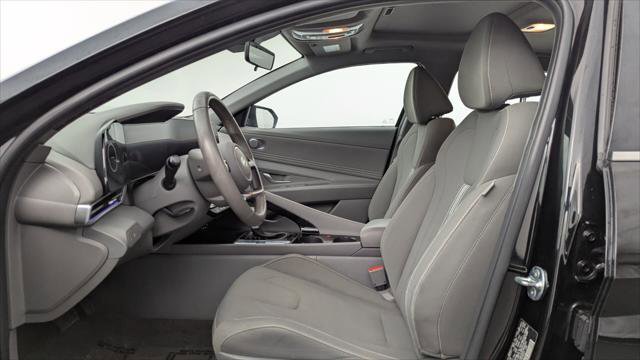 Used 2025 Hyundai Elantra SEL FWD image 14