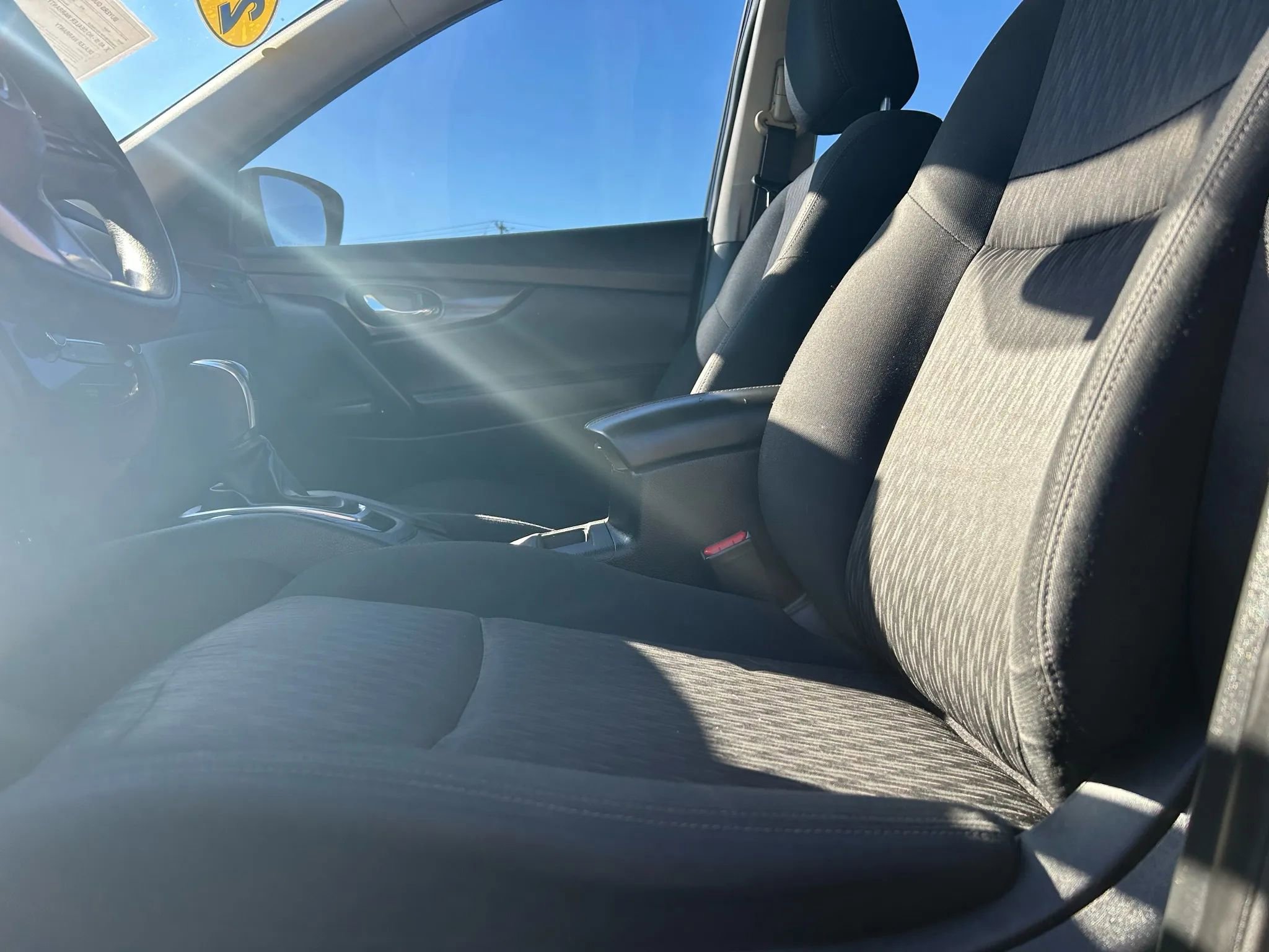 Used 2018 Nissan Rogue S image 9