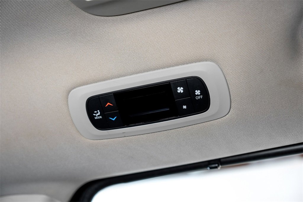 Used 2020 Chrysler Voyager Lxi image 37