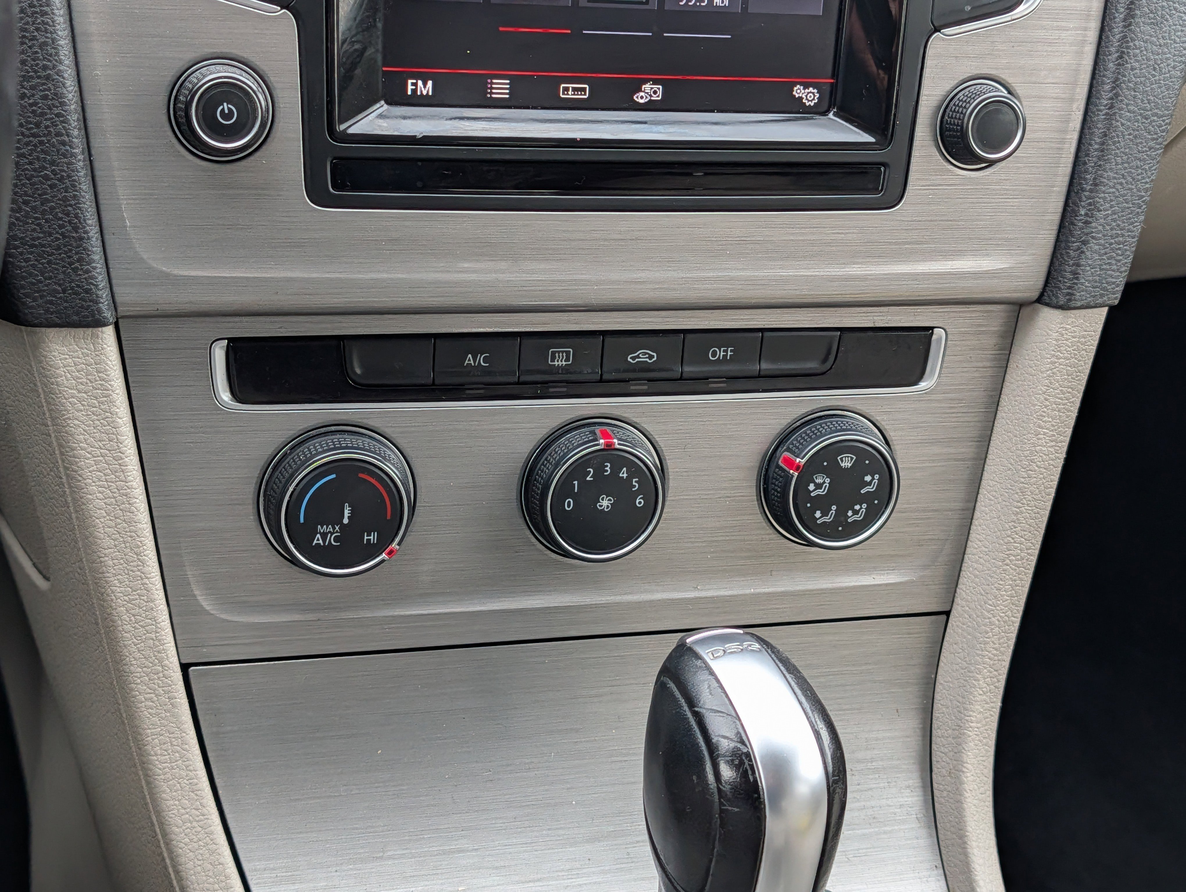 Used 2015 Volkswagen Golf TDI S image 22