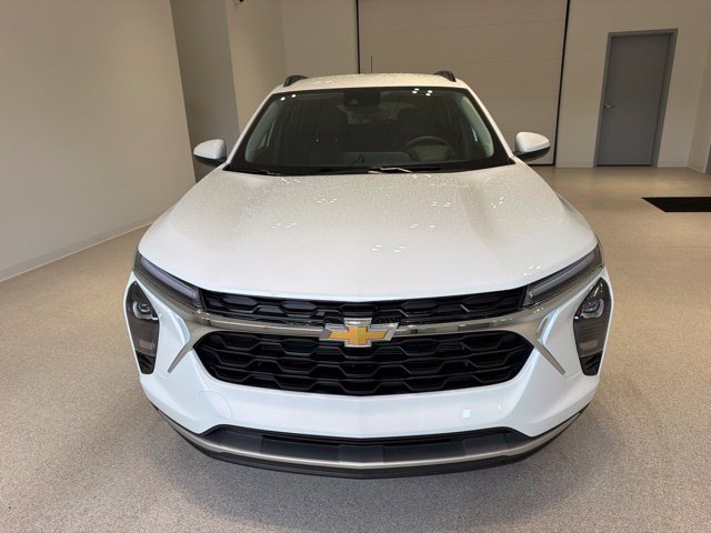 Used 2026 Chevrolet Trax LT w/ Driver Confidence Package FWD image 2