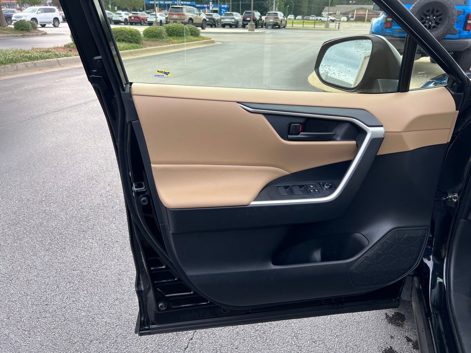 Used 2023 Toyota RAV4 LE image 10