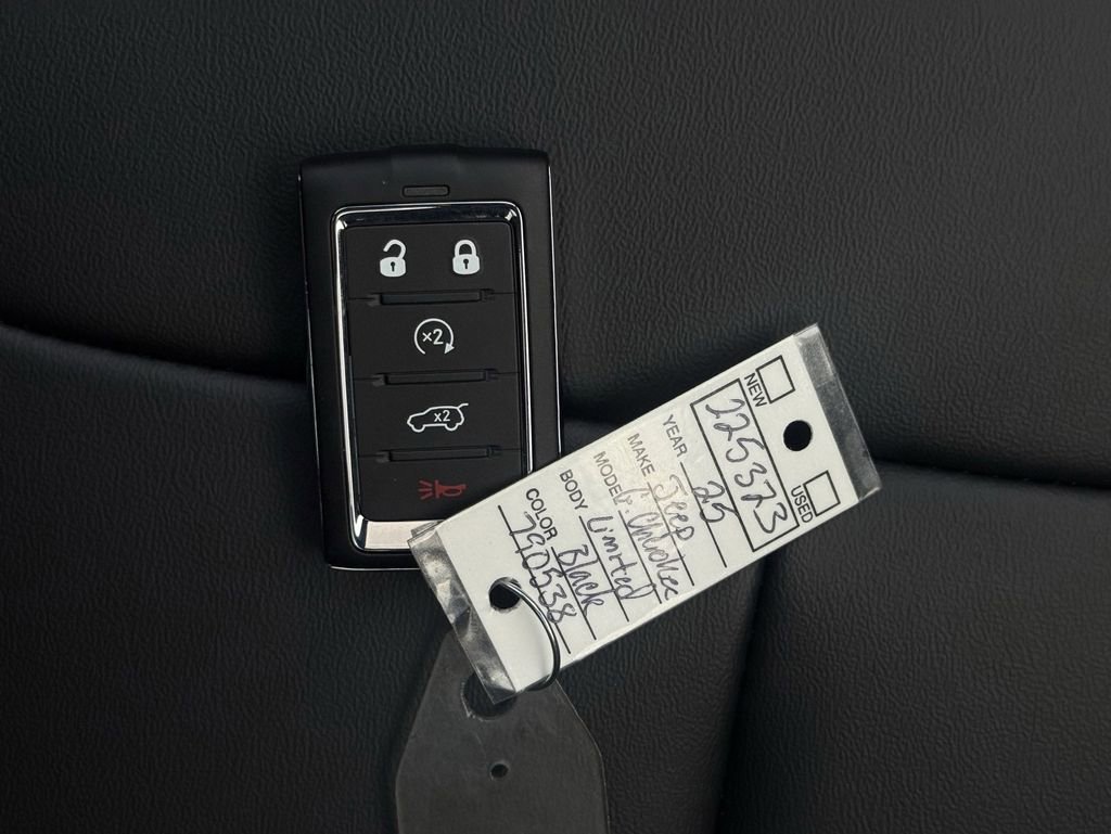 New 2025 Jeep Grand Cherokee Limited image 31