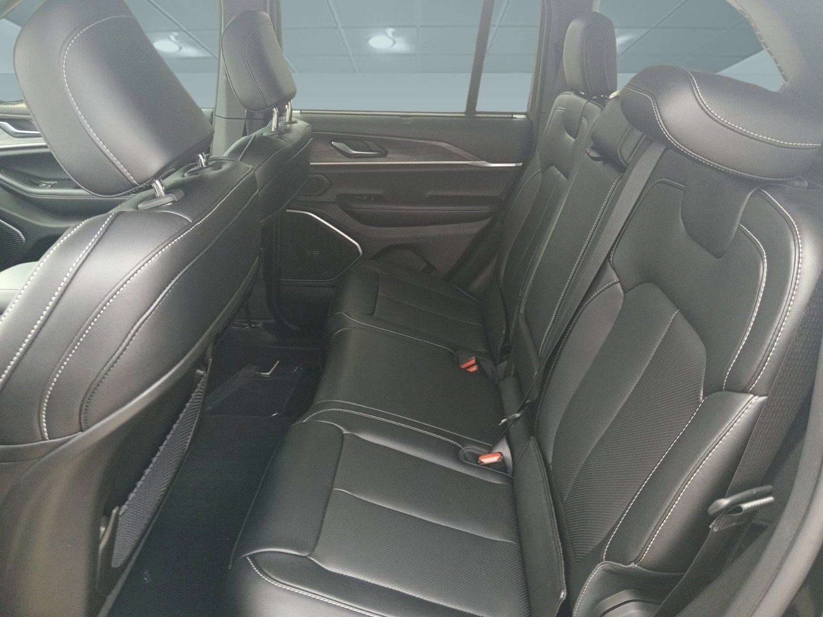 Used 2024 Jeep Grand Cherokee Limited 4xe image 12