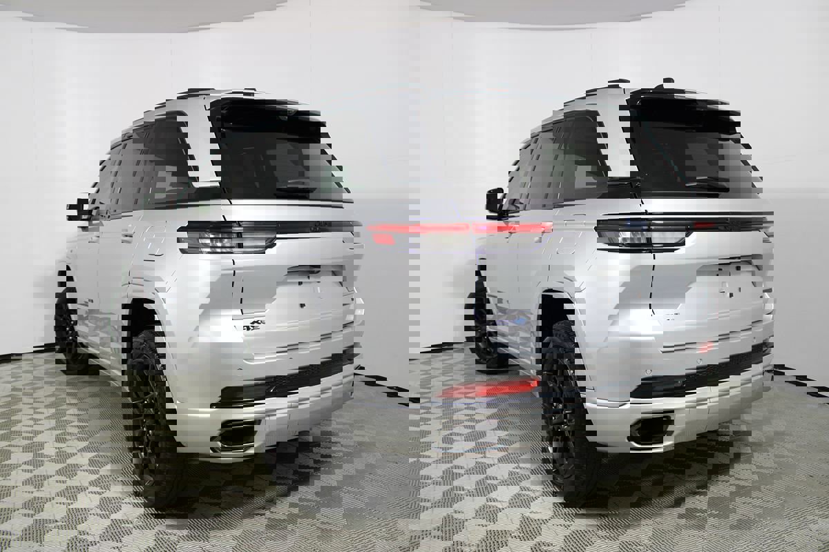 Used 2023 Jeep Grand Cherokee 30th Anniversary image 45