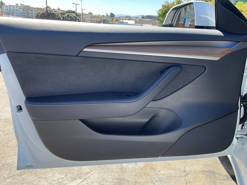 Used 2023 Tesla Model 3 Standard Range image 22