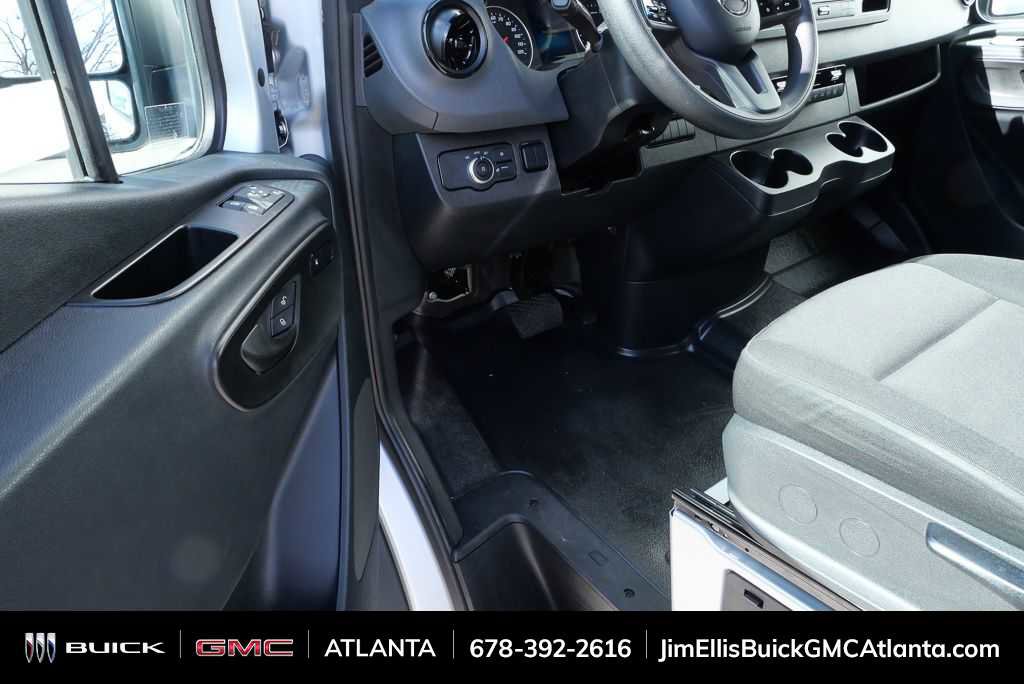 Used 2024 Mercedes-Benz Sprinter 2500 image 8