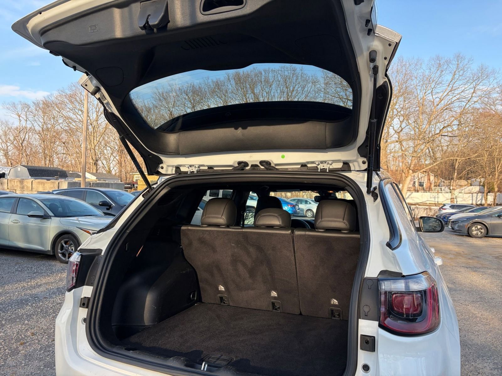 Used 2025 Jeep Compass Trailhawk image 30