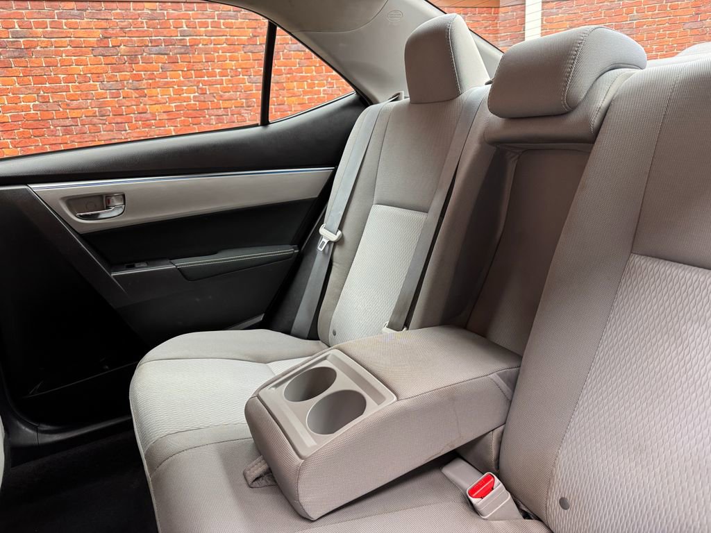 Used 2016 Toyota Corolla LE image 12