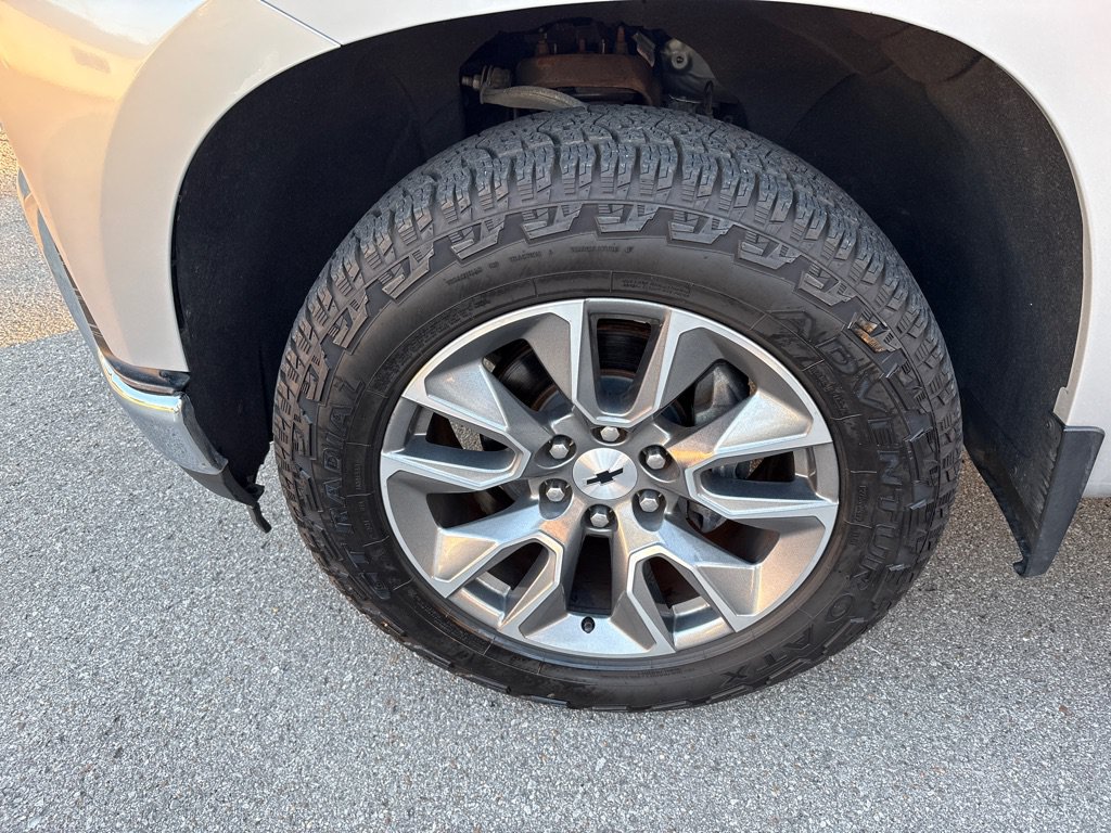 Used 2020 Chevrolet Silverado 1500 LT AWD/4WD image 10