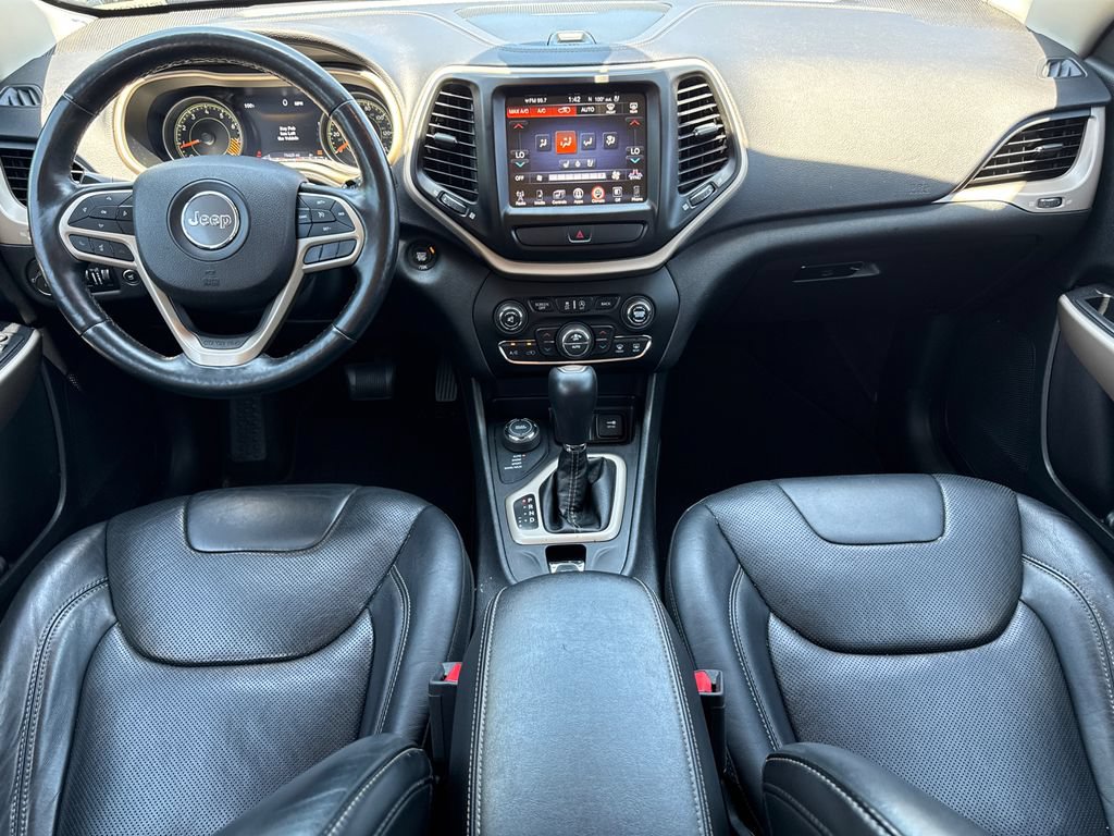 Used 2017 Jeep Cherokee Limited w/ Luxury Group AWD/4WD image 21