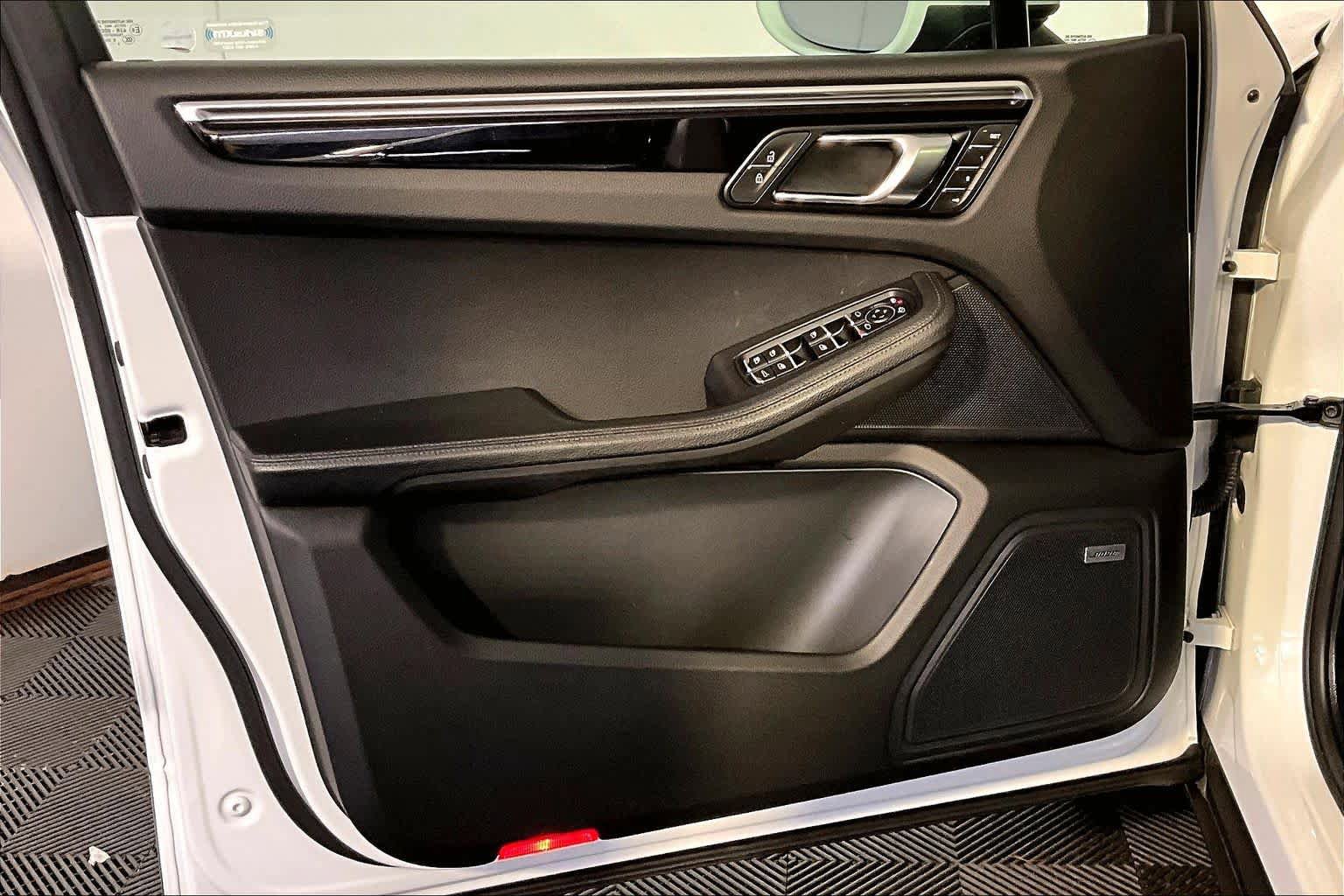 Used 2020 Porsche Macan S AWD/4WD image 22