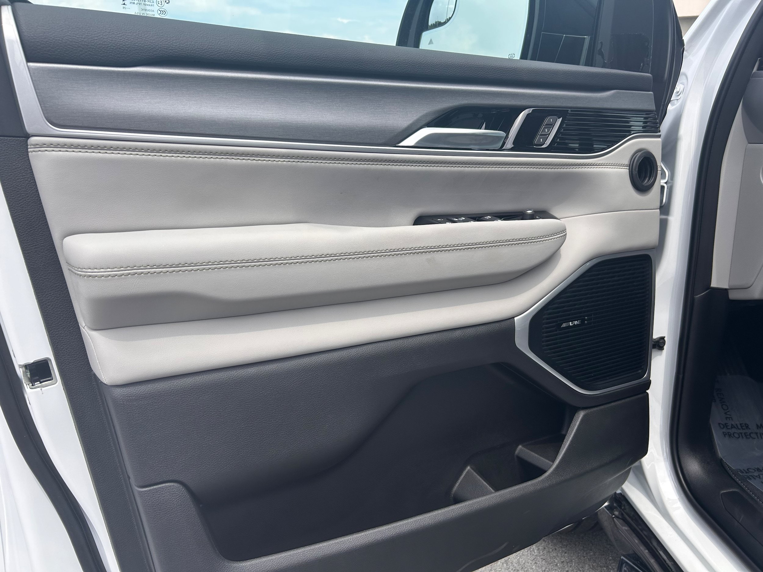 New 2026 Jeep Grand Wagoneer L Limited AWD/4WD image 10